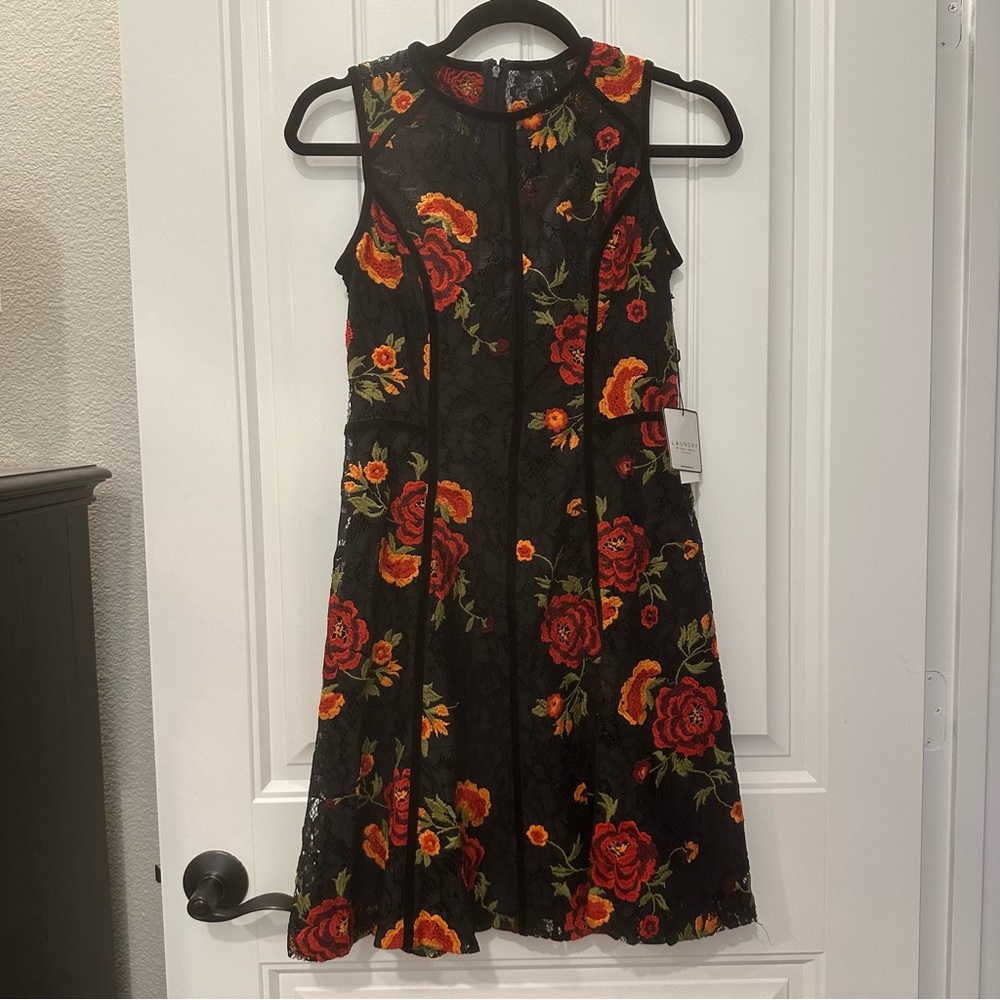 NWT Laundry by Shelli Segal Embroidered Dress